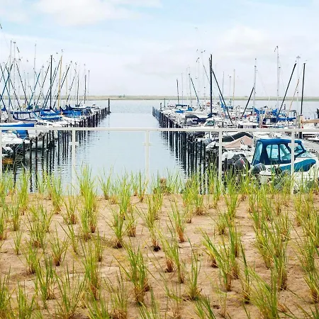 6 Personen In דירה *