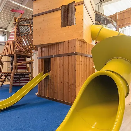 6 Personen In דירה