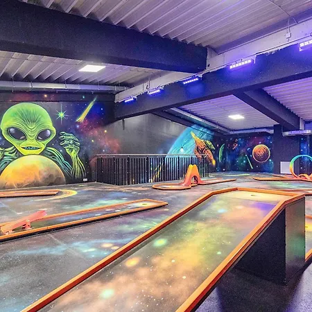 6 Personen In דירה